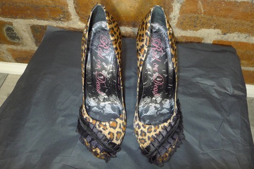 Red dead satin leopard - red,