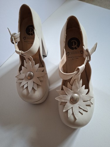 Red dead shoes cream - red,