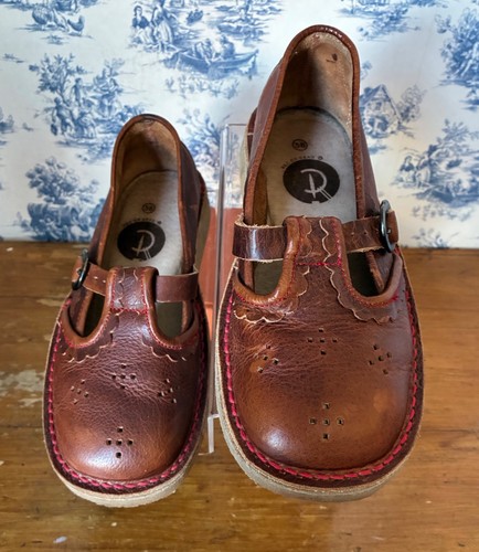 Red dead brown distressed - dead,