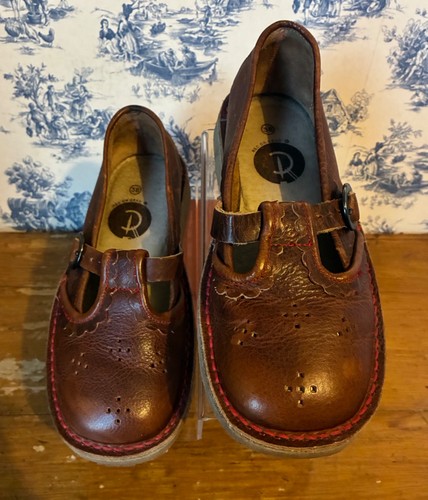 Red dead brown distressed - red, or
