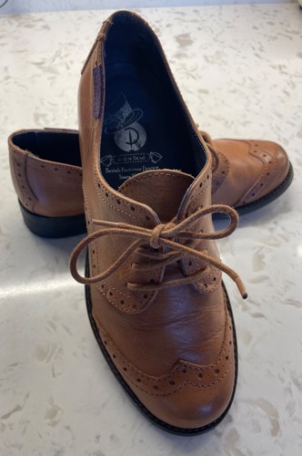 Read dead tan - tan, brogue